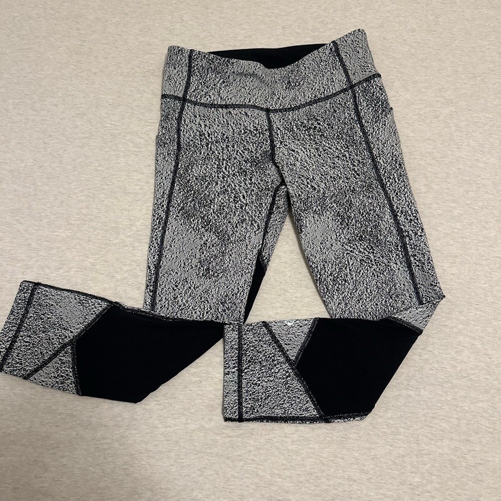 Lululemon Athletica Black and White‎ Patterned Leggings